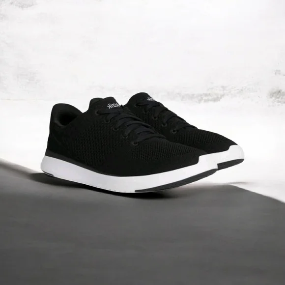 NWT Kizik Lima Unisex Hands-Free Slip-On Breathable Knit Sneakers – Black Size10