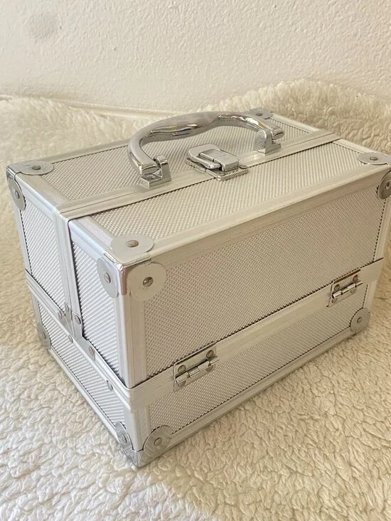Silver Aluminum Makeup Train Case Lockable Cosmetic Organizer Jewelry Storage Bo