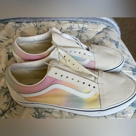 Vans Aura Shift Old Skool White Brand New 8.5 Men 10 Women