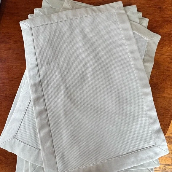 Elegant Cream Placemats Set​