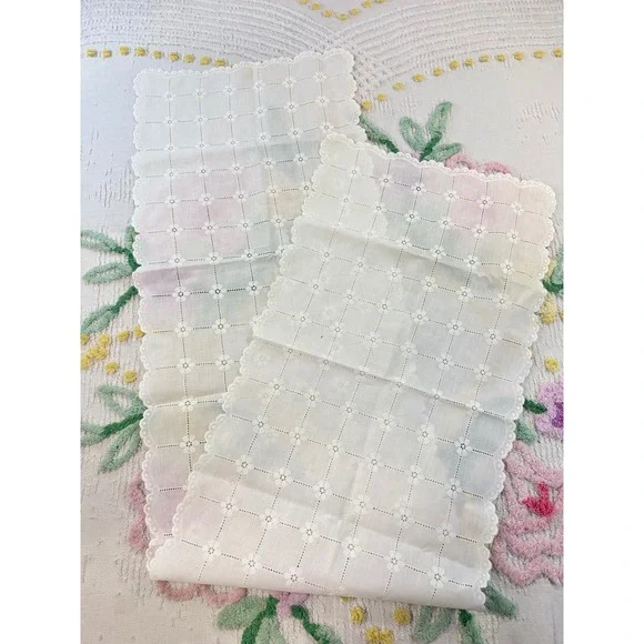 Vintage White Eyelet Floral Cotton Table Runner Scalloped Edge