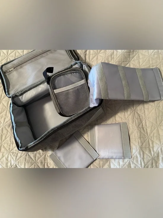 Toiletry Bag Travel Personal Carry Duffel Medicine Unisex NEW Gray Zippers Extra