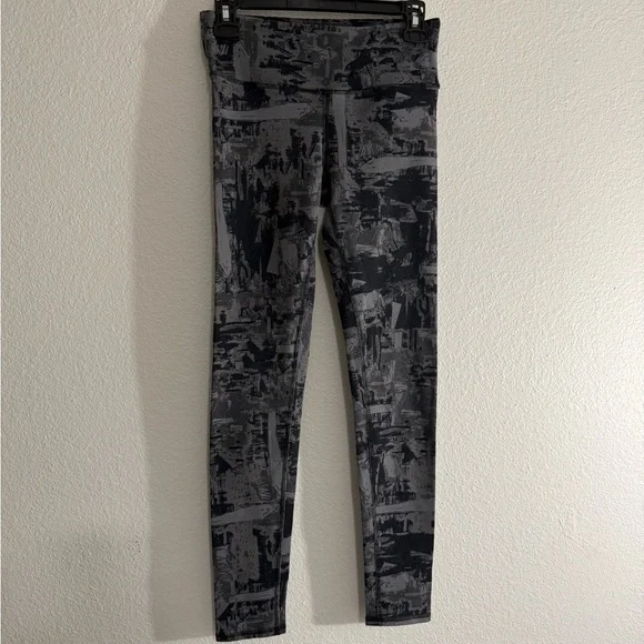 ALO Yoga Abstract Black and Gray Jeggings