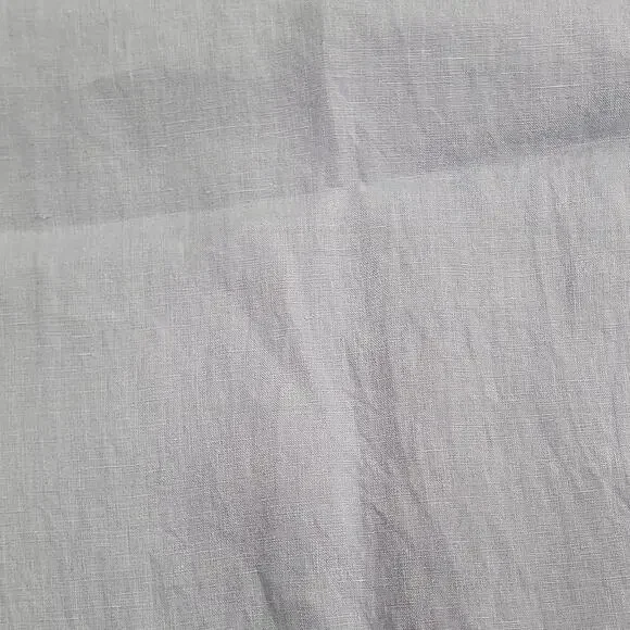Sur la table Gray Solid Linen Hemmed Rectangular Table Runner