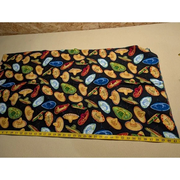 Tablecloth & Napkin Black With Sombreros 42