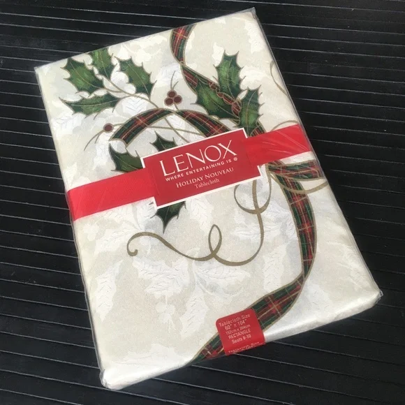 old stock (brand new in pkg) Lenox 60x104