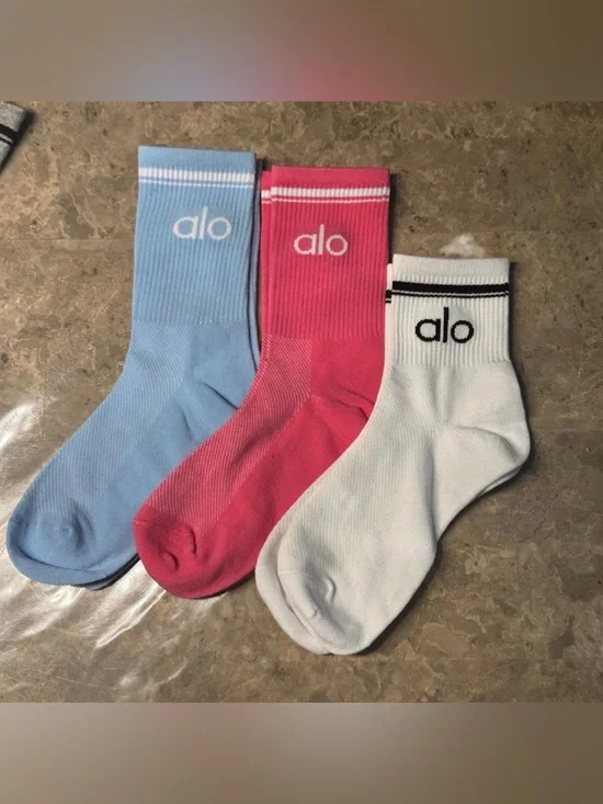 Women’s Alo Socks 3 pairs Packaging states size Large but they fit sizes 6-11