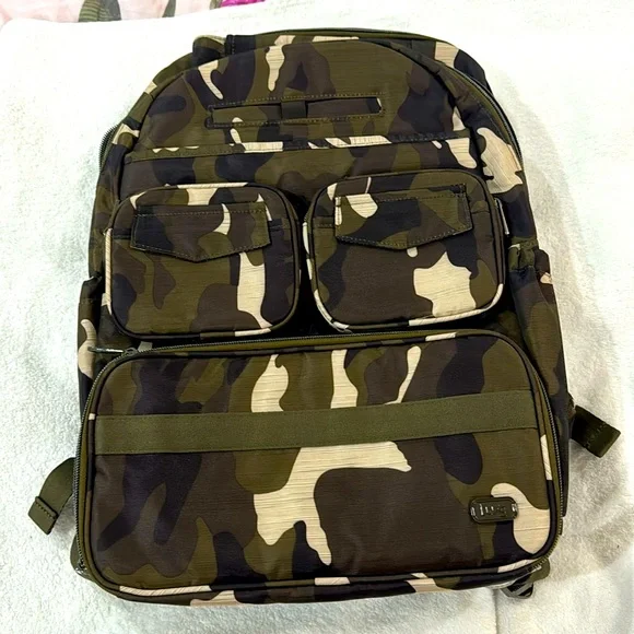 RARE COLOR NWOT Lug Puddle jumper backpack in Camo Green