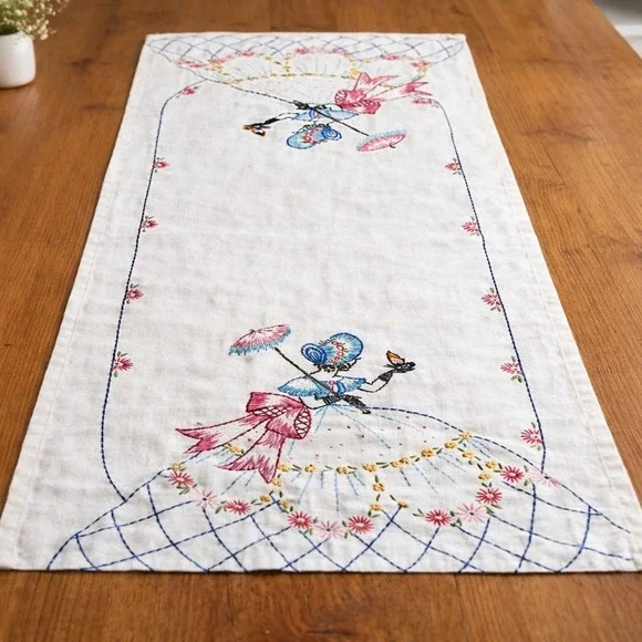 Embroidered Table Runner‎ with Elegant Women Design