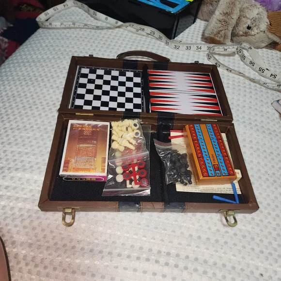 6 IN 1 TRAVEL GAME SET SUITCASE