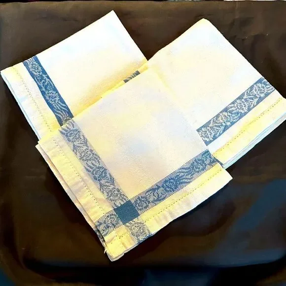Vintage 60s Blue and White Jacquard Dining Napkins set of 3.