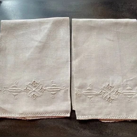 Pair Vintage Table Runners Cream Linen Embroidered Grandmacore 19.5 X 15.5”