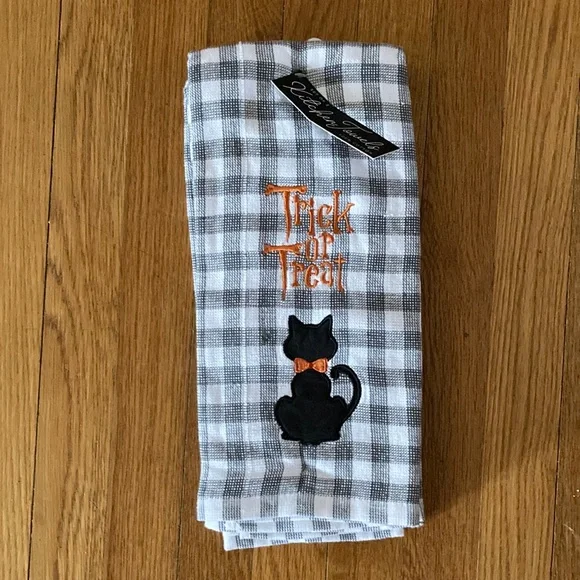 Set of two trick or treat dish towels nwt