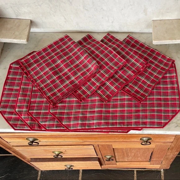 LONGABERGER Red and Green Plaid Tidings Table Linen Set Placemats Napkins 4 Each