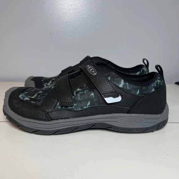 KEEN Waterproof Outdoor Shoes Unisex Hook and Loop Black Camo 7Y‎ W 8.5 EU 39