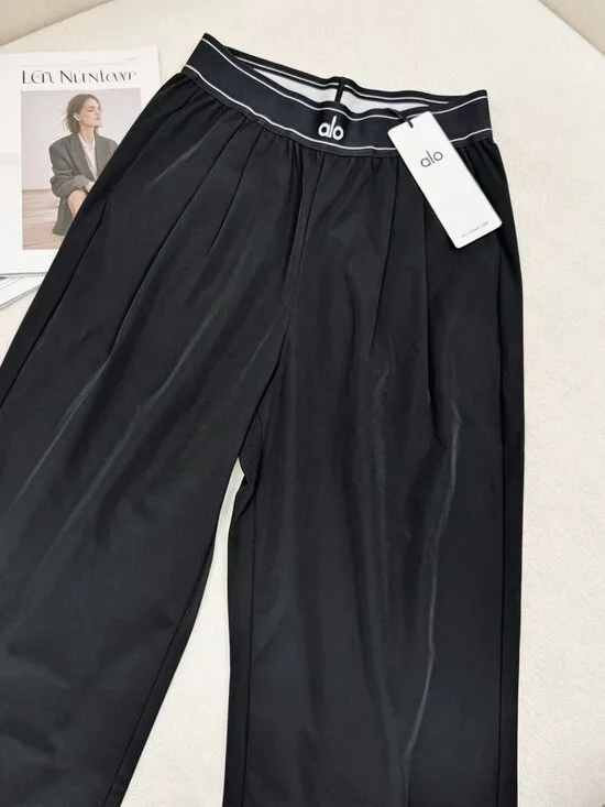Brand new ALO Yoga Suit Trouser Black (Regular 30“inch) Cool/Clean Girl