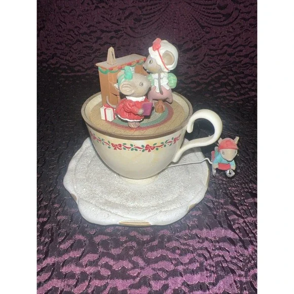 Enesco M. Gilmore designs, winter‎ wonderland, mini musical music box Mice Sled