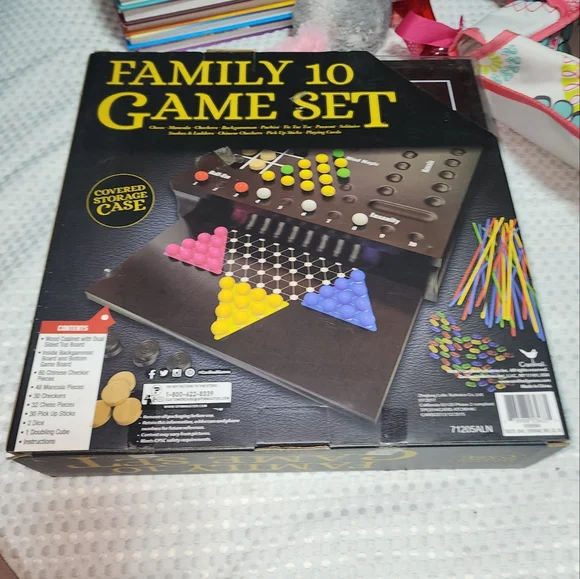 FAMILY 10 NWT MULTI GAMING GAMES SET. Wooden case