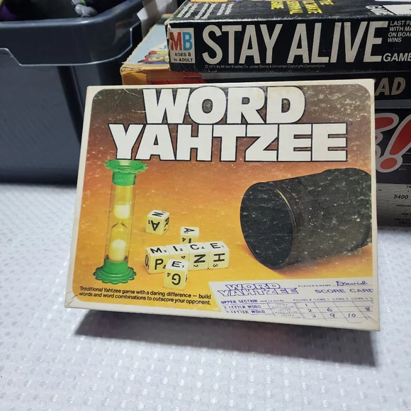 MILTON BRADLEY EUC VINTAGE 1978 WORD YAHTZEE GAME