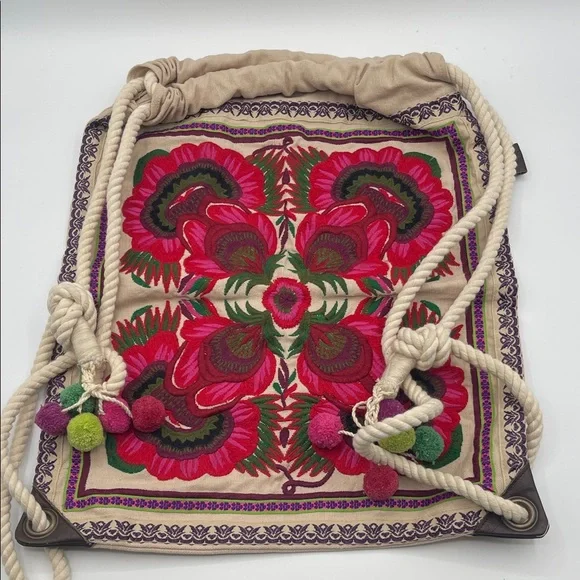 AMERICAN EAGLE OUTFITTERS EMBROIDERED FLORAL DRAWSTRING BAG