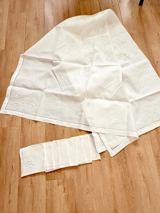 White Linen‎ Embroidered Grape Tablecloth & 8 Napkins Set 96” X 52.5”Vintage