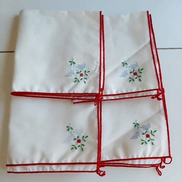 SET OF FOUR EMBROIDERED NAPKINS