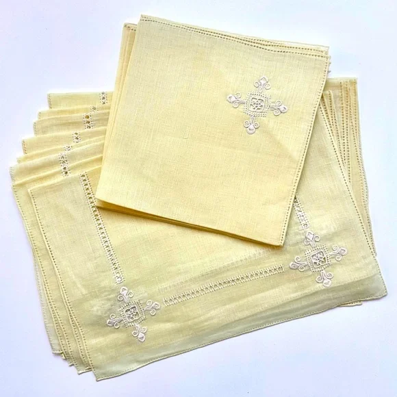 8 Linen Embroidered Hemstitched Placemats & Napkins, like new