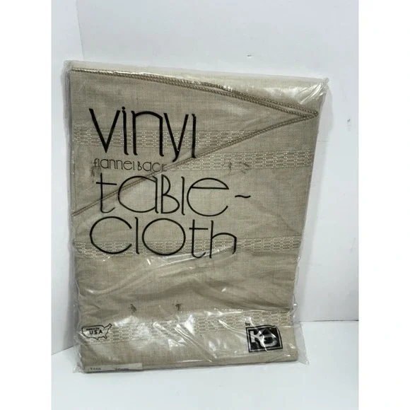 K C VINYL FLANNEL Back  TABLECLOTH Beige  Round 70'' Vintage NEW USA Made‎