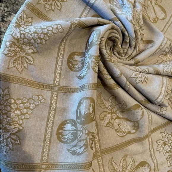 Vintage Ivory Damask Jacquard Tablecloth Fruit Harvest Cotton Blend 59 X 100