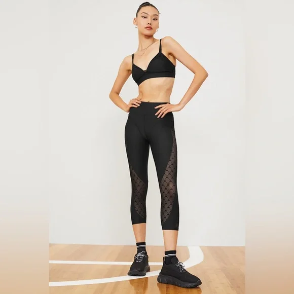 ALO Yoga SET Airlift Mesh Bra and High-Waist Celeste Capri Set