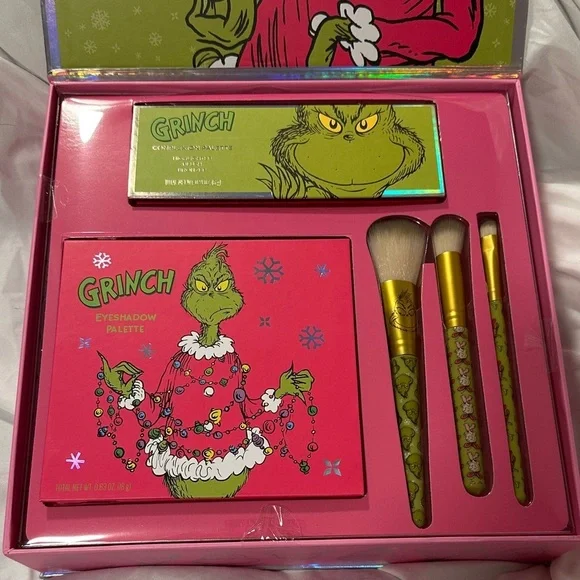 Grinch Eyeshadow and Complexion Palettes and Brush Set.