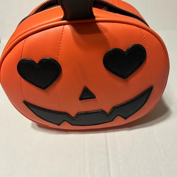 Adorable Pumpkin Halloween Purse with Heart Eyes‎ – Spooky & Sweet!