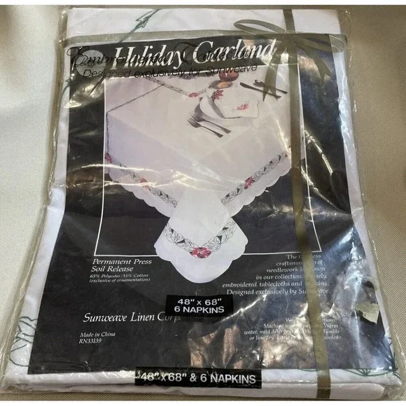 Sunweave Poinsettia Holiday Garland Embroidered 6 Napkins + Tablecloth NEW‎
