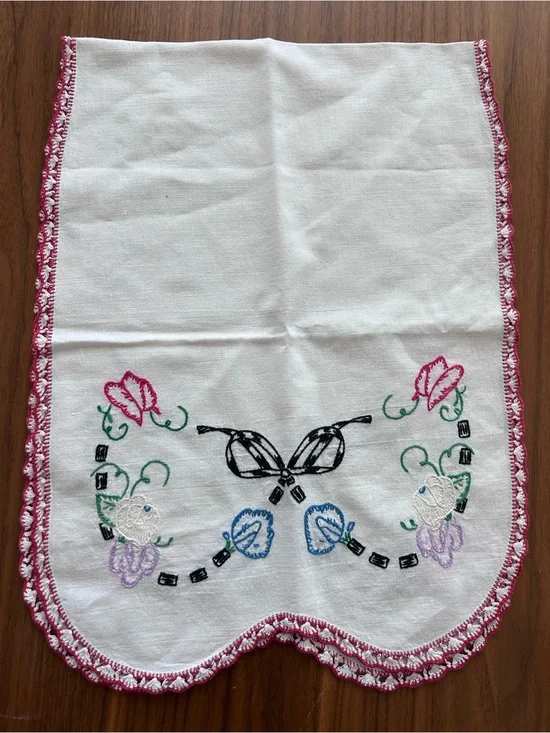 Vintage Embroidered Dresser Scarf Table Runner Flower Butterfly Bow Lace 34x12.5