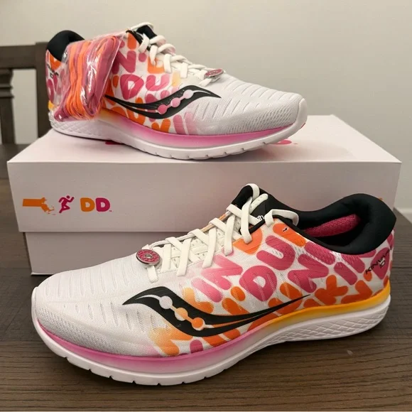 Saucony Dunkin’ Donuts Men’s Kinvara 10 Running Athletic Shoes Size 12.5
