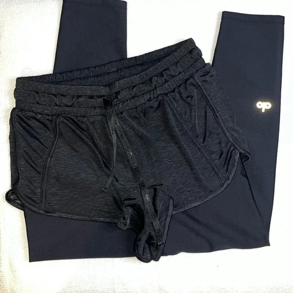 ALO Yoga capri‎ cropped leggings w shorts 2 in 1 high waisted size S