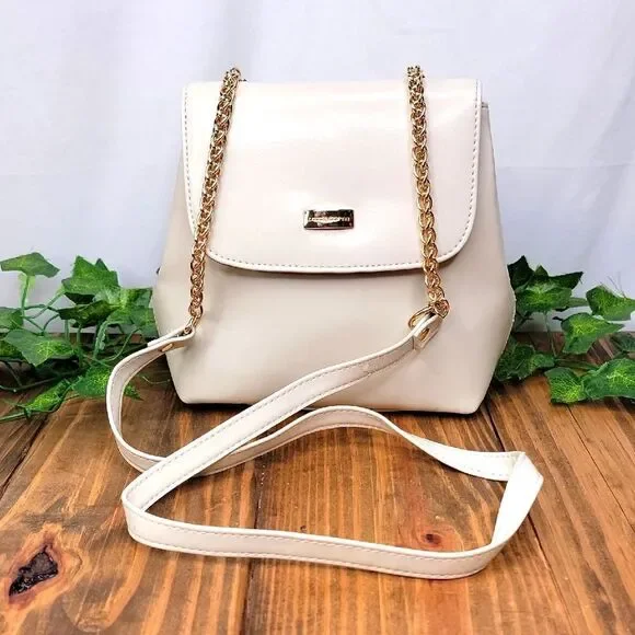 Liz Claiborne. Elegant Cream Crossbody Bag with Gold Chain. EUC