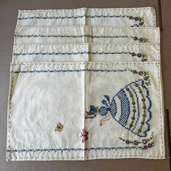 Vintage Hand Embroidered Linen Placemats Set of 4 Bonnet Girl Butterfly Cream