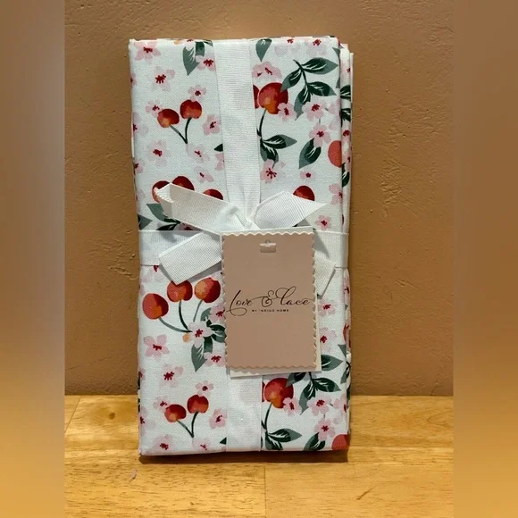 NWTS Love & Lace By Indigo Home Set of 4  Napkins With Cherry Floral Accents.