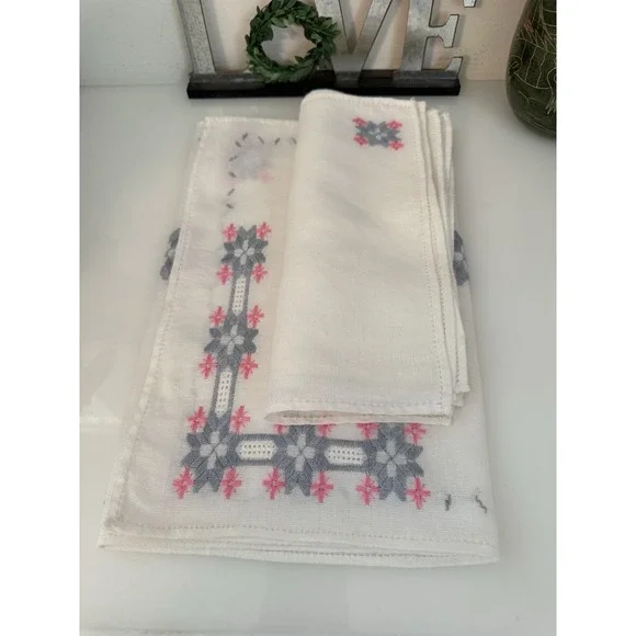 Unusual Vintage Antique Hand Embroidery on Homespun? Table Runner 5‎ Napkins Set