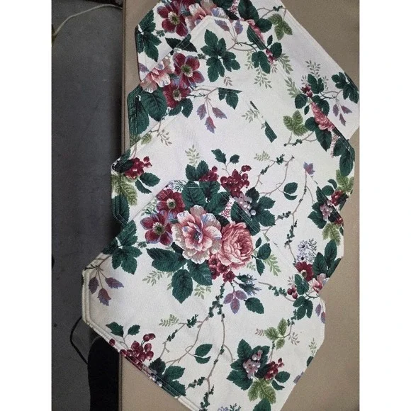 Vintage Floral Placemats Set of 4 Cottagecore Roses Berries Cream Green Red