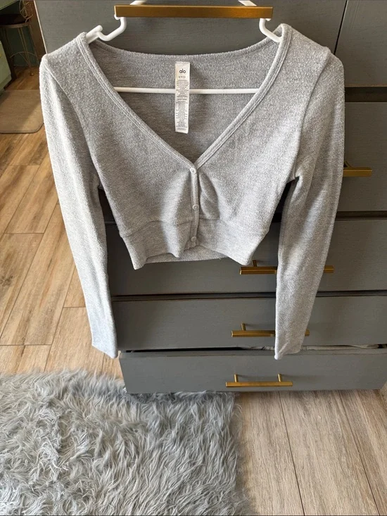 ALO Yoga Light Grey V-Neck Cropped Button Cardigan