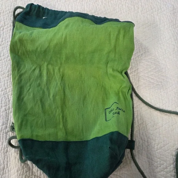 The Jute Sak Drawstring Backpack Green Colorblock Cinch Bag with Inner Pocket