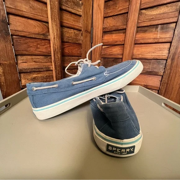 Sperry Men's Blue Canvas Boat Shoes. Perfect for summer. Casual and comfortable.