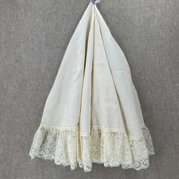 Vintage Cream Ivory Lace Trim Tablecloth Ruffle Hem‎ 70