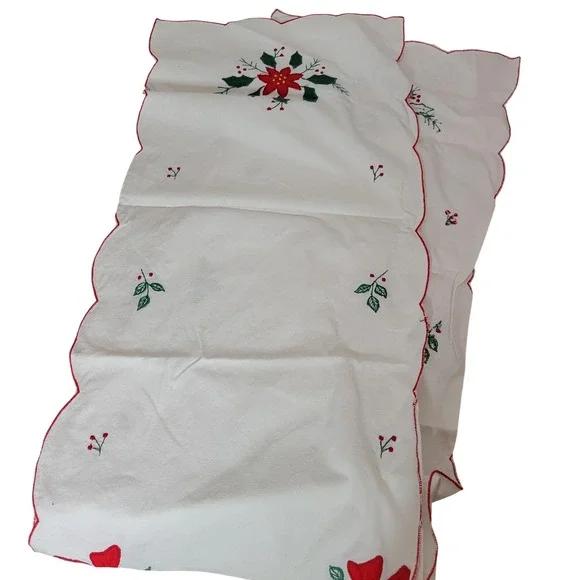 Vintage Christmas Table Runner applique Embroidered Poinsettia Scalloped Edge