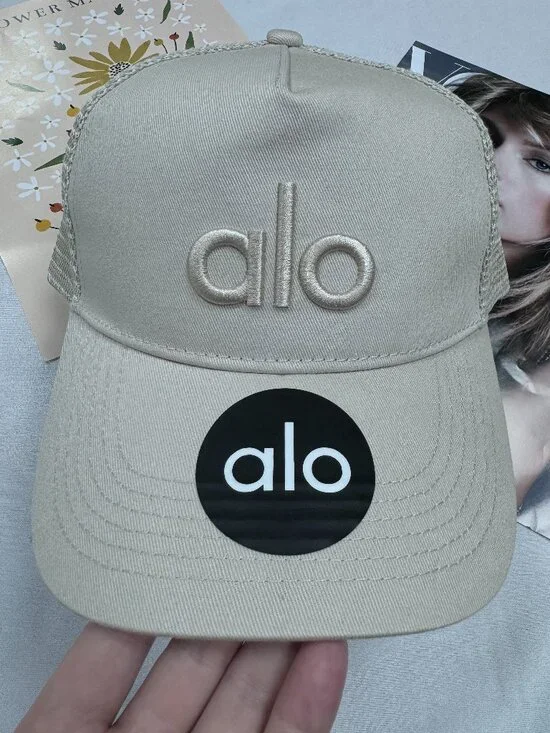 ☀️ Alo Yoga District Trucker Hat Bone White Mesh Cap 💘 Sport Tennis Golf -NWT