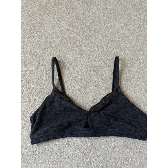 Alo‎ Yoga Sports Bra Size S Gray Heathered Cutout Detail Gym Bralette
