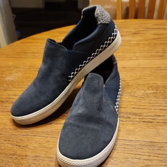 Earth Origins Melissa Suede Slip On Size 11