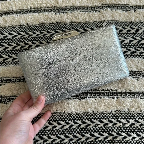 NWOT shein textured silver clutch bag with a chain crossbody size 8”x4.5”x1.5”